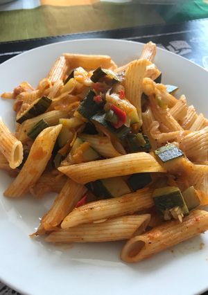 Una foto de Verduras salteadas y pasta