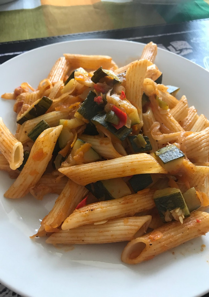 Una foto de Verduras salteadas y pasta