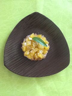 Une photo de Crumble inversé mangue coco
