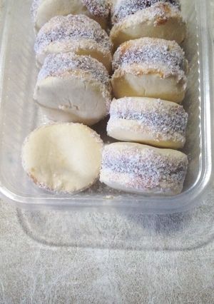 Una foto de Alfajores de maicena😋