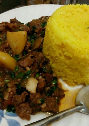 A picture of Tumeric rice served with beef stew.