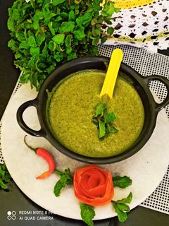 धनिया पुदीना की चटनी (dhaniya [pudina ki chutney recipe in Hindi) रेसिपी मुख्य फोटो