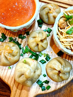 A picture of Chicken Momos.