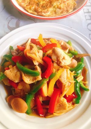รูปของ ผัดพริกขิง อกไก่ ไส้กรอกไก่