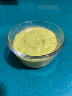 Una foto de Mojo verde de aguacate