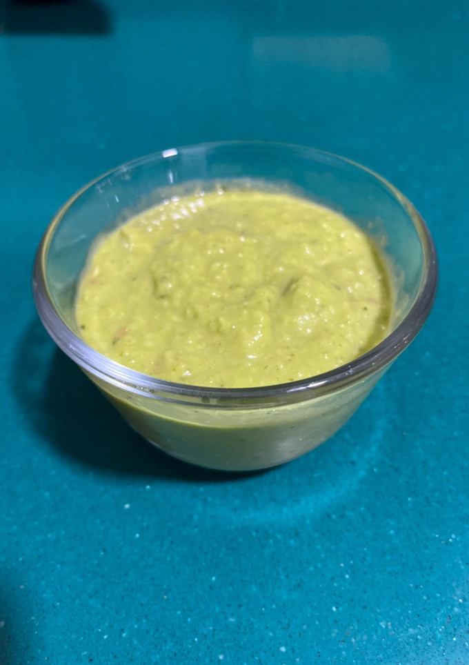 Una foto de Mojo verde de aguacate