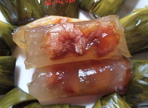 Hình của món Bánh bột lọc gói lá chuối nhân tôm.