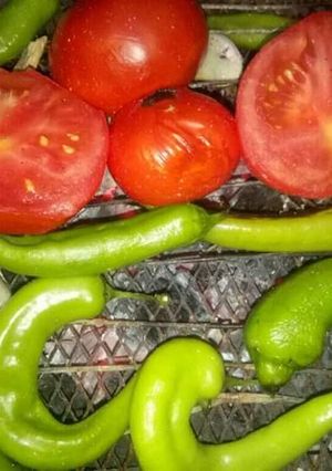 صورة لوصفة سلاطة مشوية على الجمر 🍅🌶️🌶️