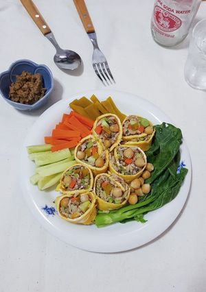 รูปของ ไข่ม้วนข้าวกล้องคลุกปลาทู