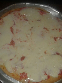 Una foto de Pizza súper fácil y muy rápida en los apuros 😋🍕