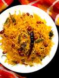বাদাম ও কারি পাতা দিয়ে মুচমুচে আলু ভাজি