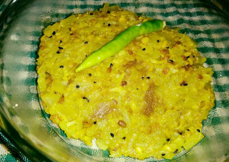 Recipe of Ultimate Mug Dal lau ghonto (bottle gourd with moong dal)