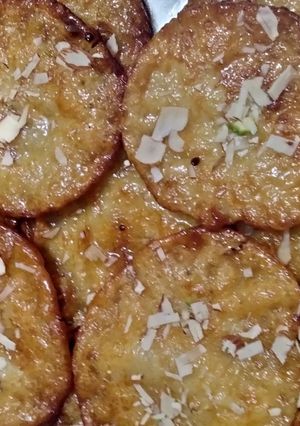 માવા ના માલપુવા(Mava Malpuva Recipe in Gujarati) રેસીપી મુખ્ય ફોટો