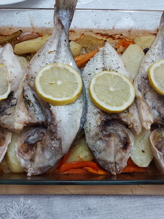 Una foto de Dorada al horno con limón