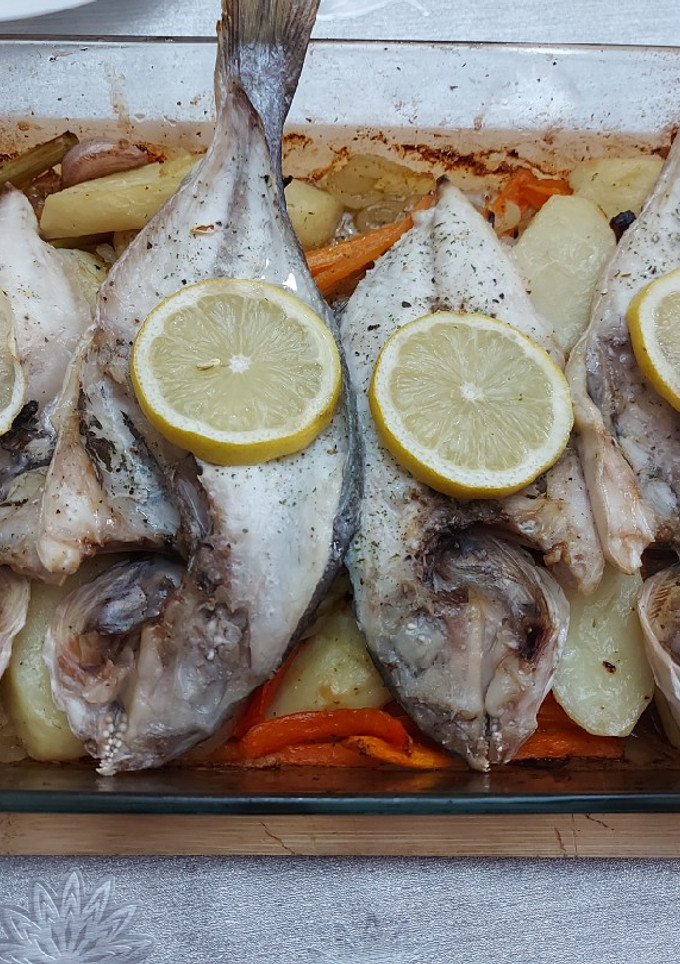 Una foto de Dorada al horno con limón