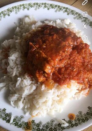 A picture of White rice with tomato stew.