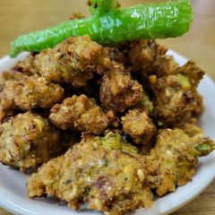 Matki sprouts pakoda A picture of Matki sprouts pakoda.