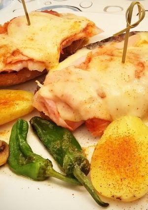 Una foto de Pincho con lacón y queso fundido arzúa ulloa
