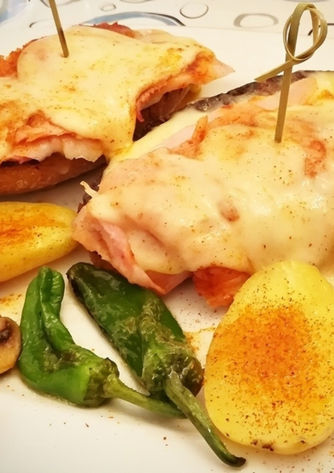 Una foto de Pincho con lacón y queso fundido arzúa ulloa