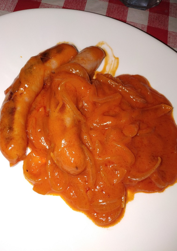 Una foto de Longanizas en salsa