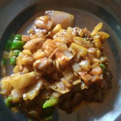 A picture of Onion masala fry.