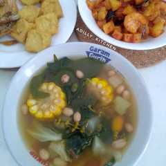 A picture of Sayur asem.