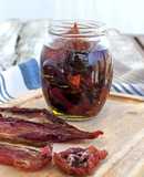 Pimientos y tomates secos en aceite de oliva