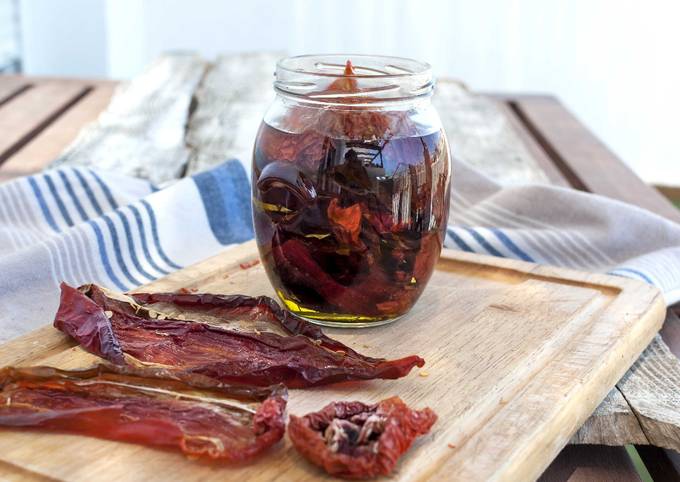 Pimientos y tomates secos en aceite de oliva Receta de Javier Martinez  Zafra- Cookpad