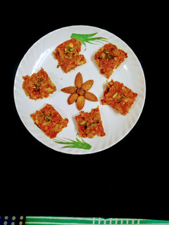 गाजर बर्फी (Gajar barfi recipe in Hindi) रेसिपी मुख्य फोटो