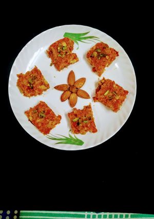 गाजर बर्फी (Gajar barfi recipe in Hindi) रेसिपी मुख्य फोटो