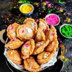 A picture of Suji Gujiya.