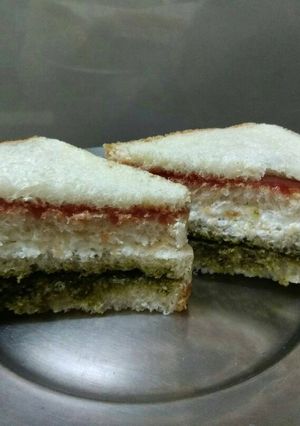 A picture of Tricolour (tiranga) Sandwich.