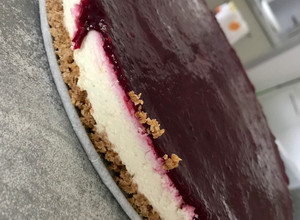 Erdei gyümölcsös sajttorta sütés nélkül! recept fotója