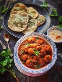 ছোটো আলুর দম (choto aloor dum recipe in Bengali) রেসিপির প্রধান ছবি