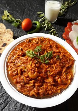 A picture of Dhaba Style kathiyavadi Kaju gathiya sabzi.
