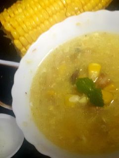 चिकन कॉर्न सूप (Chicken corn soup recipe in Hindi) रेसिपी मुख्य फोटो