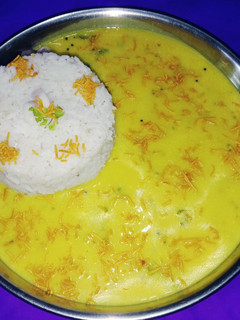 सेव कढ़ी चावल(sev kadhi chawal recipe in hindi) रेसिपी मुख्य फोटो