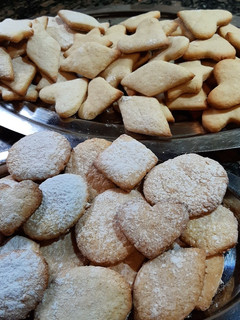Una foto de Galletitas súper fáciles - coco y limón -