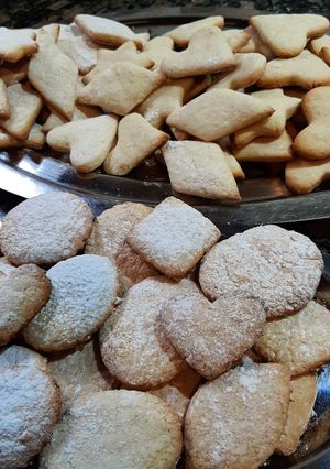 Una foto de Galletitas súper fáciles - coco y limón -
