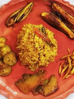 ভুনা খিচুড়ি (bhuna khichuri recipe in bengali) রেসিপির প্রধান ছবি