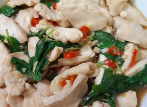 รูปของ "ผัดกะเพราอกไก่" 🐔🌿😋 Stir Fried Chicken with Basil
