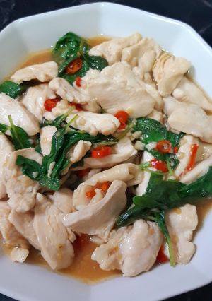 รูปของ "ผัดกะเพราอกไก่" 🐔🌿😋 Stir Fried Chicken with Basil