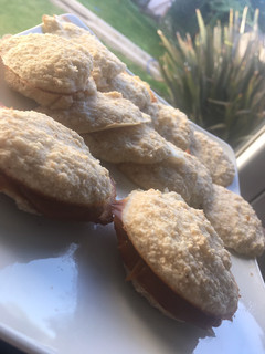Una foto de Alfajores saludables sin harina en 15 minutos