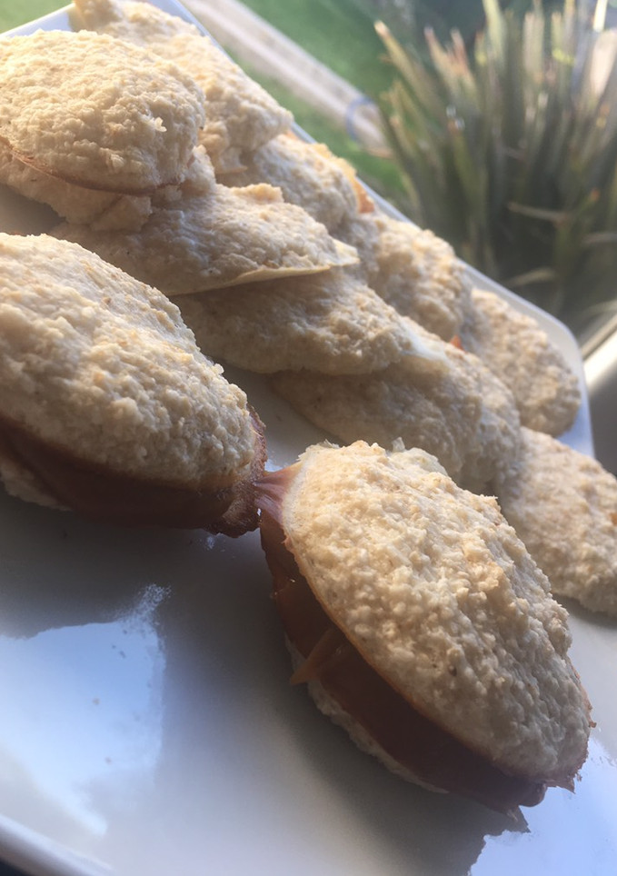 Una foto de Alfajores saludables sin harina en 15 minutos
