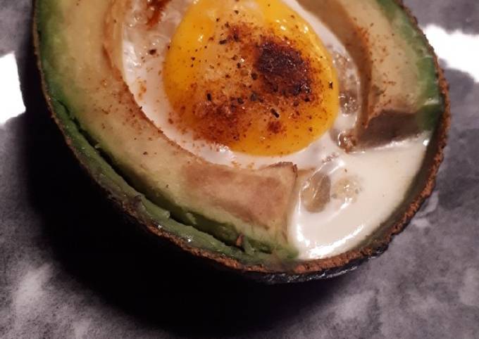 Oeuf cocotte en avocat