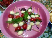 Una foto de pinchos de vegetales
