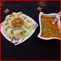 A picture of Idli Sambhar.