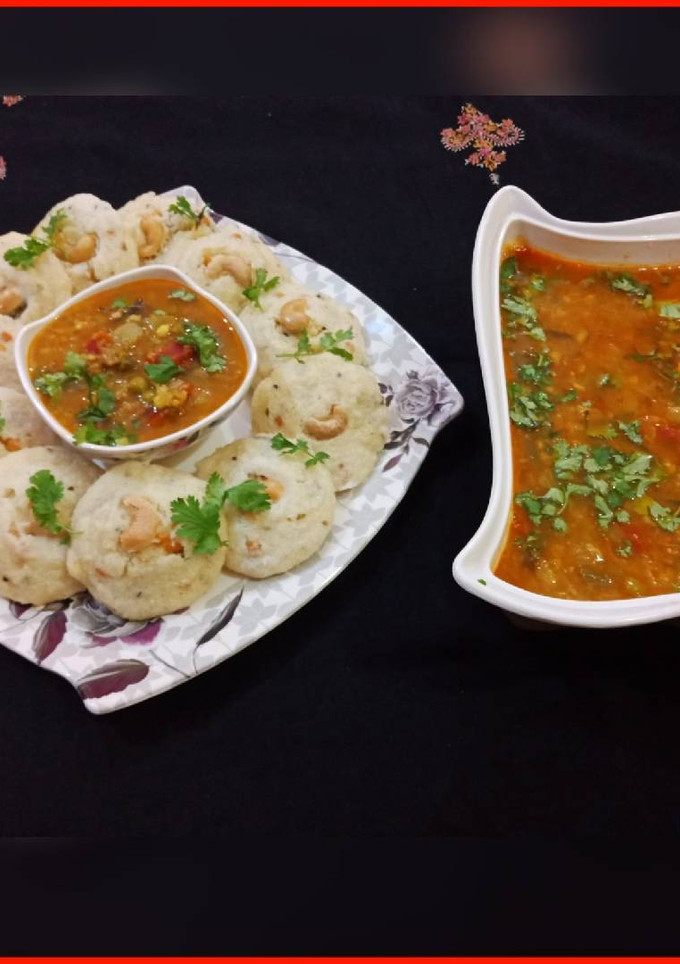 A picture of Idli Sambhar.