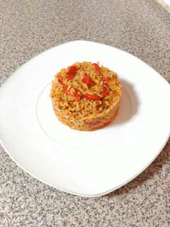 Una foto de Arroz con calamares y pimiento rojo asado