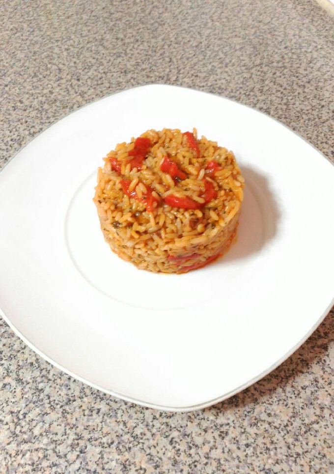 Una foto de Arroz con calamares y pimiento rojo asado